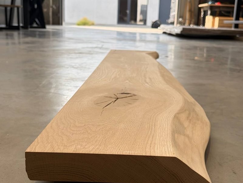 Afgewerkte plank met natuurlijke rand