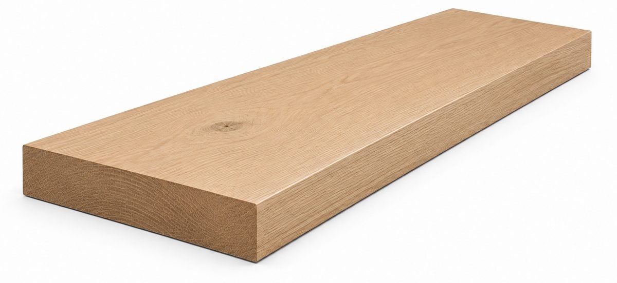 De kant van een massief eiken plank van dichtbij