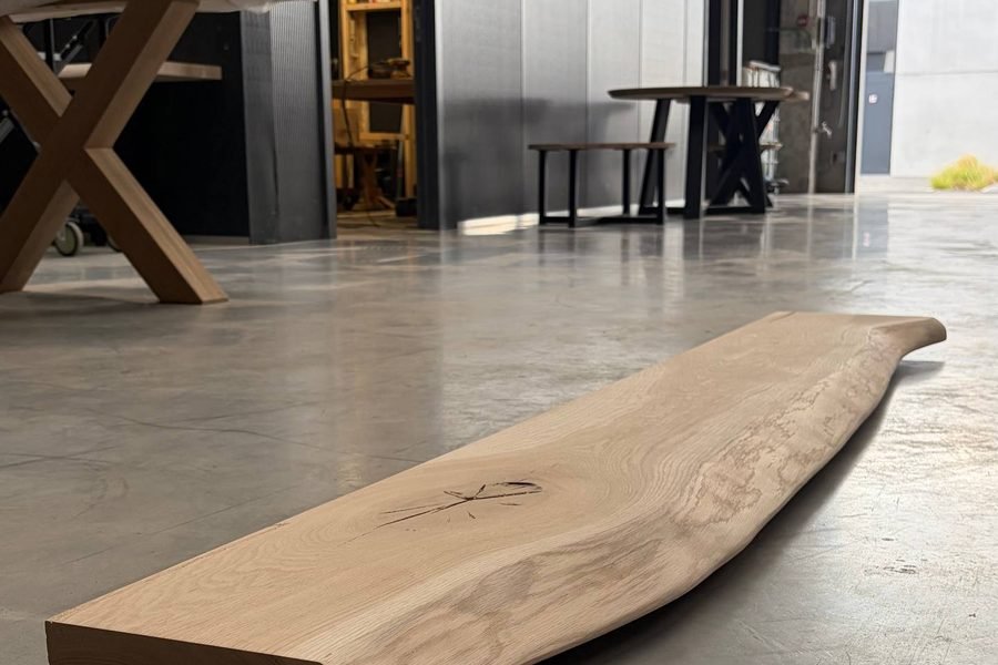 Eiken plank in het atelier